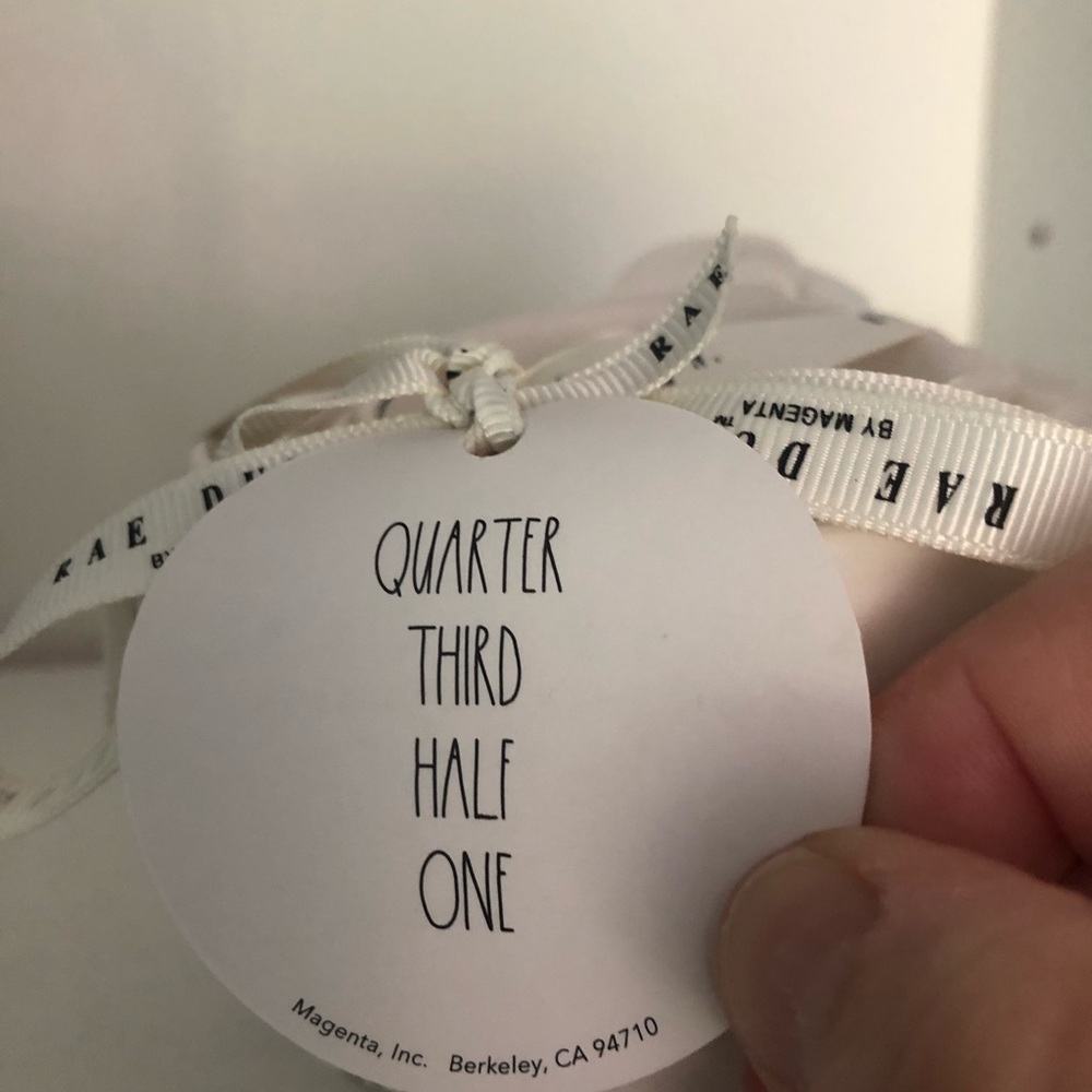 Rae Dunn Measuring cups - Picture 3 of 4